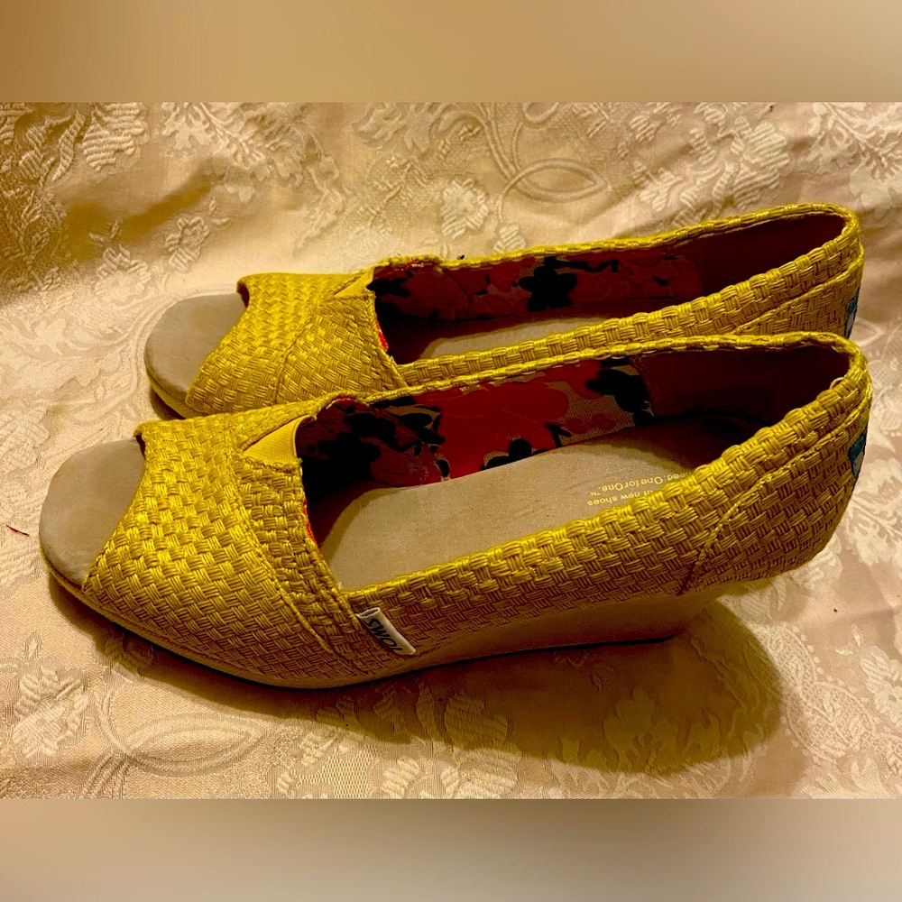 Toms wedges. Size 9.5W